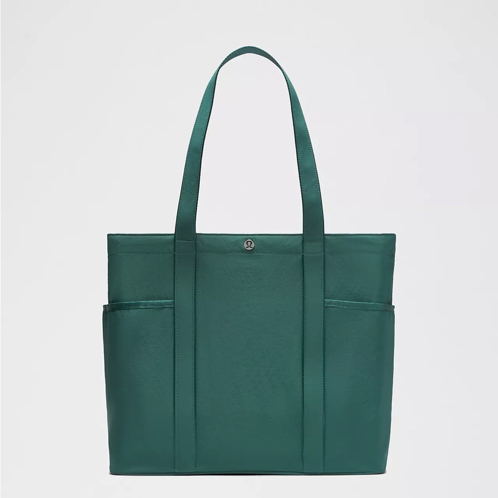 Lululemon Daily Multi-Pocket Tote Bag 20L- Deep Marina